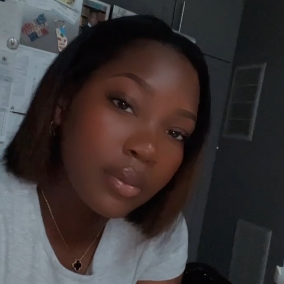 Meet your Posher, Shayna - Picture 1 of 1